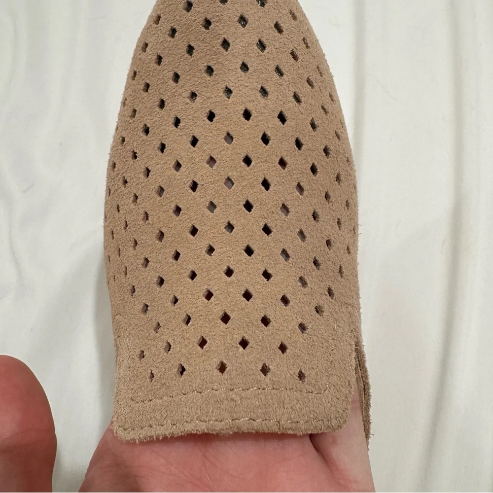 Clarks Juliet Hayes Perforated Suede Loafers‎ Sand 6M
